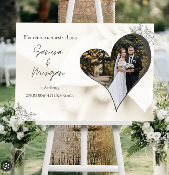 carteles de bienvenidas de cartón pluma para bodas con fotos corazón